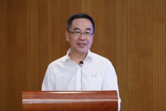以人工智能取翻译讲授融合为从题组织此